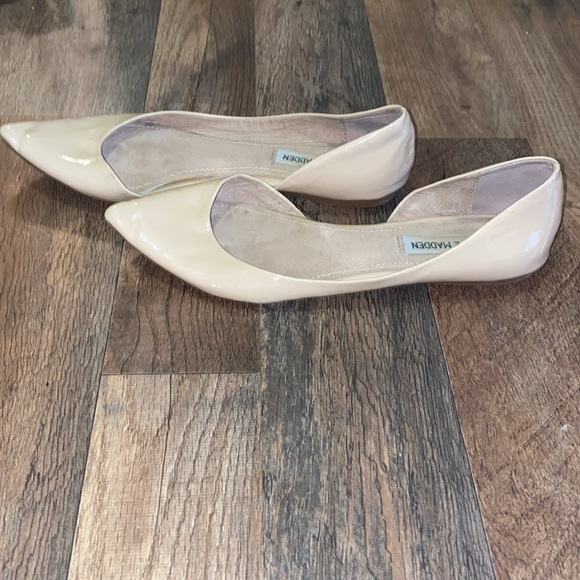 Steve Madden Beige Pointed Toe Flats Size 9 - Picture 5 of 9